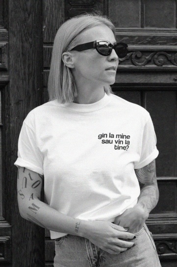 tricou unisex alb "gin la mine sau vin la tine?"