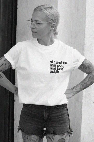 tricou unisex alb "și când nu mai pot"