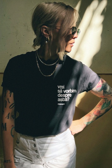 tricou unisex negru "vrei sa vorbim despre asta?" Tombabe & Regina Maria collab. editie limitata #InTerapie