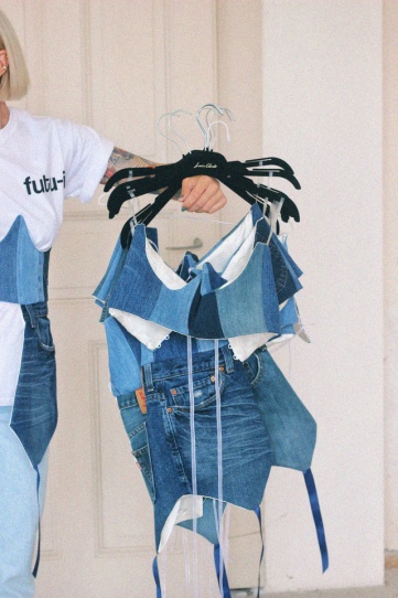 corset scurt din denim upcycled Tombabe & Laura Chiriță collab.