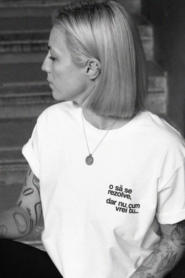 tricou unisex alb "o să se rezolve, dar nu cum vrei tu"