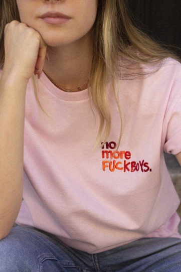 tricou unisex roz "no more fuckboys" Tombabe x SkinDeep collab.
