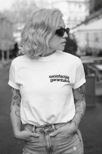 tricou unisex alb "satisfactie garantata"