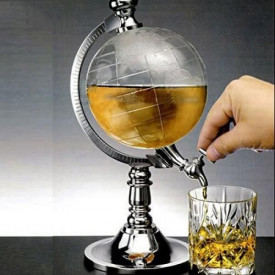 Диспенсър за напитки с формата на глобус