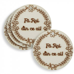 Disc placaj natur pirogravat inscriptie Fa Rai din ce ai!, cu gaura 4cm 4/set