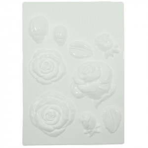 Matrita plastic 5 trandafiri, 2 frunze si 2 buburuze 236