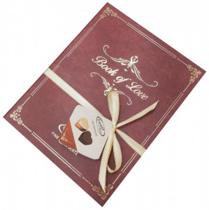 Finezza Fine Chocolate Book of Love Praline de Ciocolata cu Crema cu Aroma de Migdale si Alcool 168g