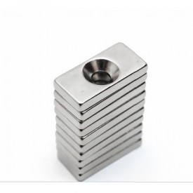 Magnet puternic neodim bloc 20 mm x 10 mm x 3 mm cu gaura de sustinere de 4 mm diametru