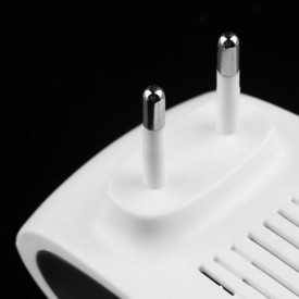 Aparat anti Daunatori Ultrasonic pentru gandaci, muste, tantari, furnici ,paianjeni , soareci ,Ultrasonic Pest Reject