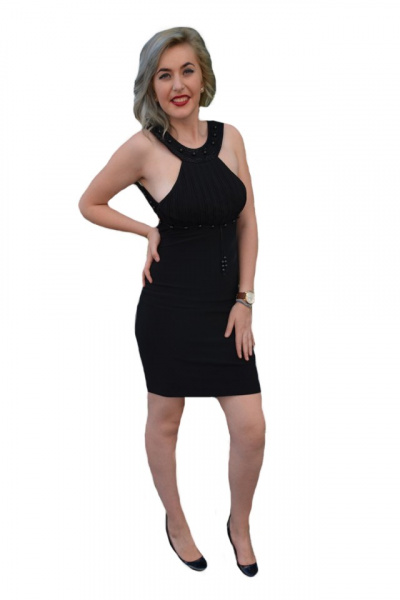 Rochie cu spatele in forma de x, de culoare neagra