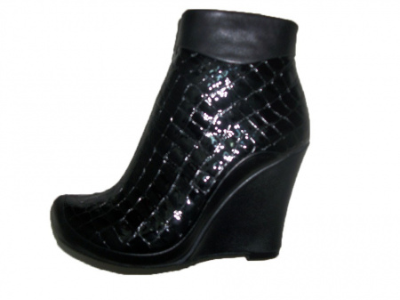 Botina moderna, cu platforma ,culoare neagra