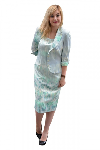 Costum elegant, frumos colorat, in nuante de verde deschis
