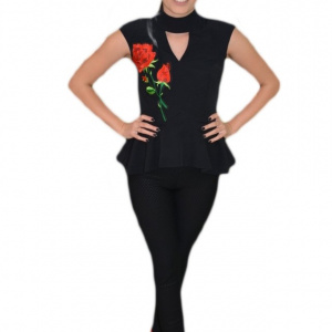 Bluza fashion neagra cu peplum in talie si broderie florala in fata