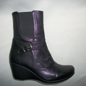 Botina casual, neagra cu elastic lat pe exterior si fermuar