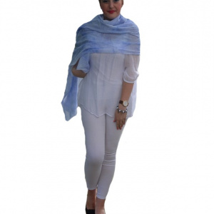 Esarfa in tendinte de culoare albastra cu model floral brodat