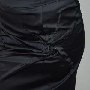 Fusta eleganta, neagra cu fronseuri in forma de virtej