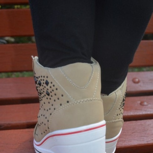 Gheata casual, de culoare bej, cu platforma alba