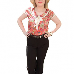 Pantalon simplu, nuanta de maro, curea trendy, inchidere clasica
