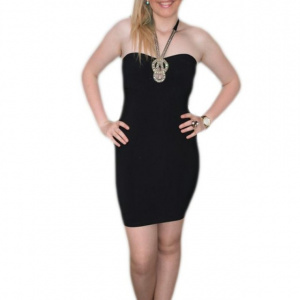 Rochie de club, in jurul gatului cu un lantisor din cristale