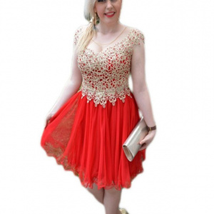 Rochie de nunta cu aspect evazat, din tul rosu si dantela aurie