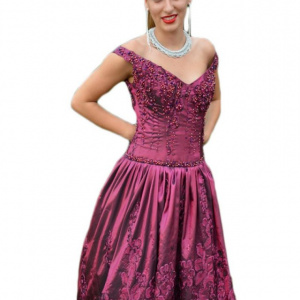 Rochie eleganta, marsala, cu croi asimetric si margele aplicate