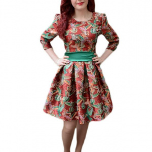 Rochie fashion, de culoare marsala, imprimeu modern cu pasari