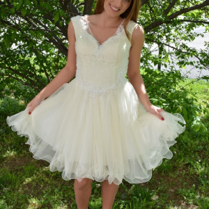 Rochie fashion de seara de culoarea perlei, din tul cu dantela fina