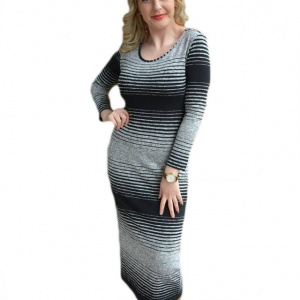 Rochie in tendinte de toamna-iarna cu design de dungi gri-negru