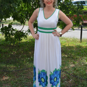 Rochie lejera de vara, flori verzi pe fond alb, model lung