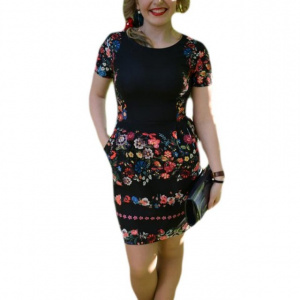 Rochie neagra, imprimeu cu aspect de broderie multicolora