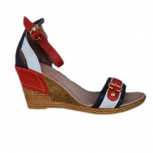 Sanda chic, cu design de curea in nuante alb-bleumarin-rosu