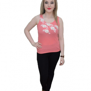 Tricou rafinat fara maneca si bretele late, corai cu broderie alba