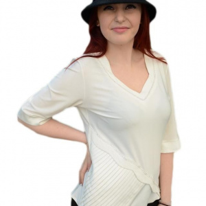 Bluza de ocazie cu pliseuri, strasuri si desgin modern, nuanta de alb