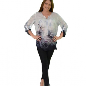 Bluza moderna, tinereasca, alba cu model de fluturi colorate