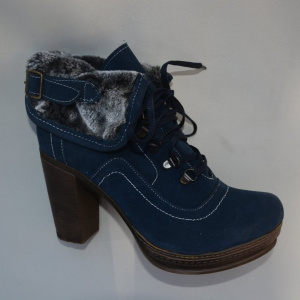 Botina casual, pe o platforma si toc inalt, de culoare bleumarin
