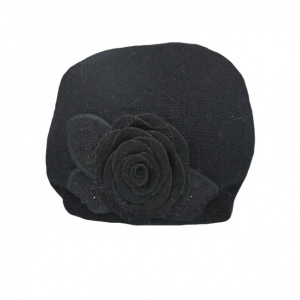 Caciula Inna accesorizata cu floare 3d mare si insertii de strasuri,nuanta de negru