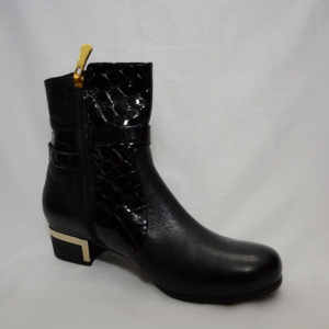 Cizma moderna, neagra cu inserti aurii pe toc BO-2256-LK