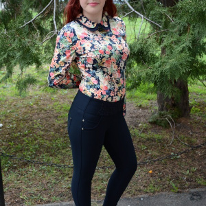 Pantalon fashion, de culoare bleumarin, strasuri aplicate