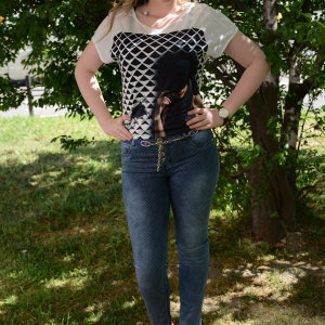 Pantalon in tendinte, culoare bleumarin, cu design de buline albe