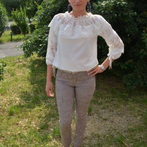 Pantalon lung de vara, de culoare bej, cu model de flori mari