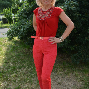 Pantalon lung in nuanta vie de vara, rosu cu imprimeu floral