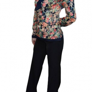 Pantalon lung, model clasic si croi usor evazat, de culoare neagra