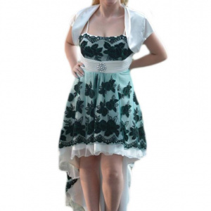 Rochie alba cu bolerou iar ,trena cu insertie de dantela