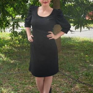 Rochie casual, de culoare negru, umeri cu fronseuri