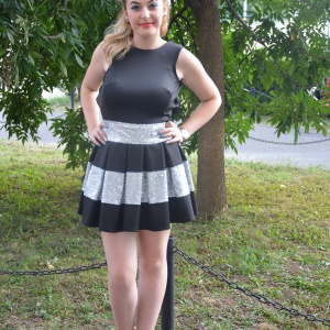 Rochie casual, tinereasca, cu aplicatii de paiete