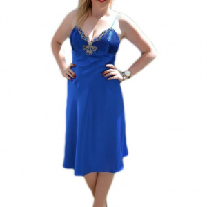 Rochie de seara scurta, saten pe albastru regal, cu decor de pietre
