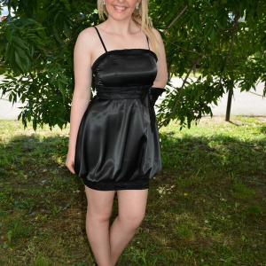 Rochie fermecatoare, cu croi tip gogosar, din material satinat