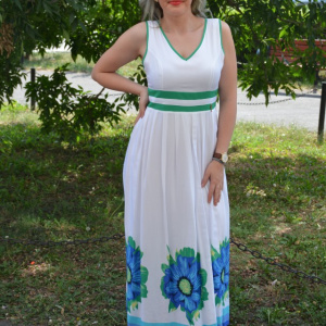Rochie lejera de vara, flori verzi pe fond alb, model lung
