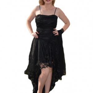 Rochie superba de ocazie, cu insertie de broderie neagra si trena
