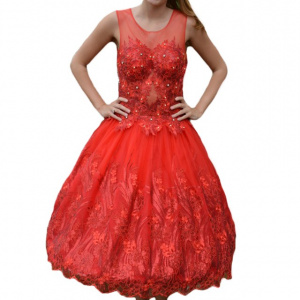 Rochie tinereasca cu croi evazat, culoare rosie, cu broderie